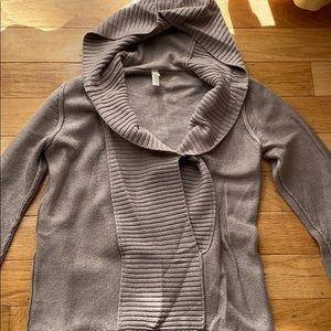 Cozy gap body hooded sweater
